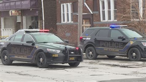 East Cleveland police officers indicted on criminal。